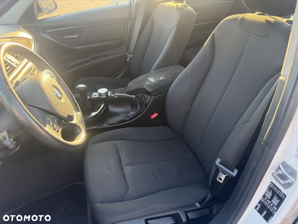 BMW Seria 3 318d Sport Line - 9