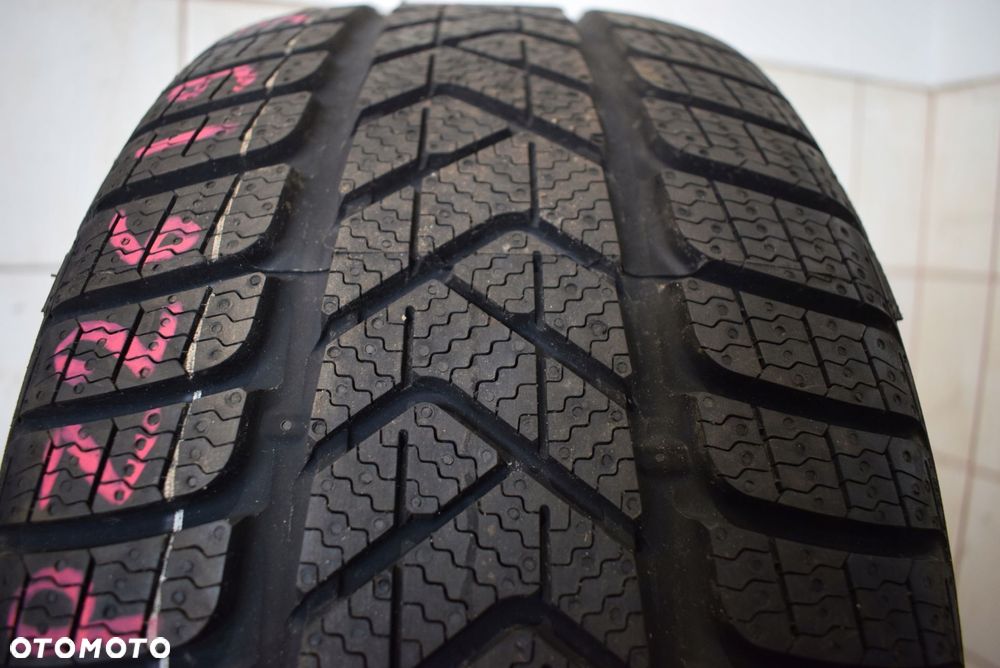 R19 235/35 Pirelli Sottozero 3 R01 Wysyłka gratis! - 1