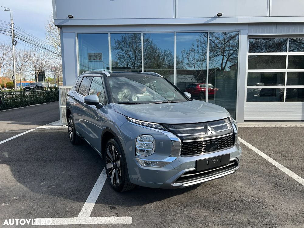 Mitsubishi Outlander 2.4 L 4X4 PHEV Instyle Ultimate - 2