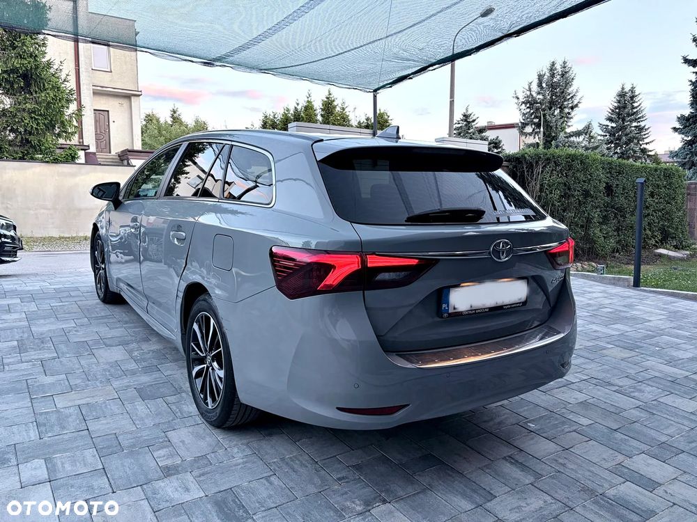 Toyota Avensis 1.8 Premium - 15