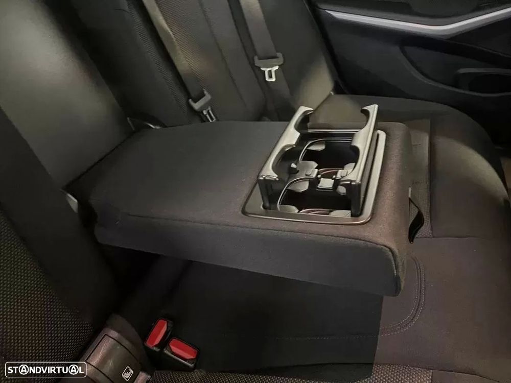 BMW 318 d Auto — fotografia 19