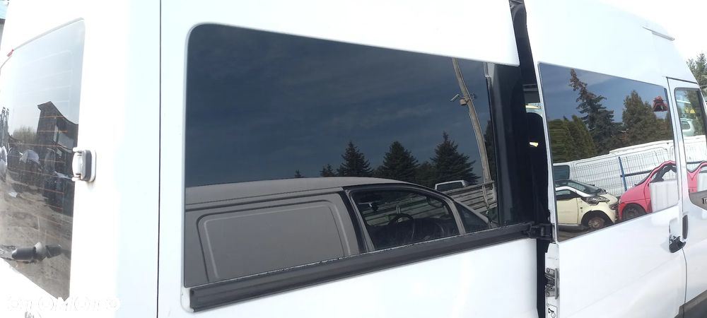 Szyba tył tylna prawa karoseryjna Ford Transit MK7