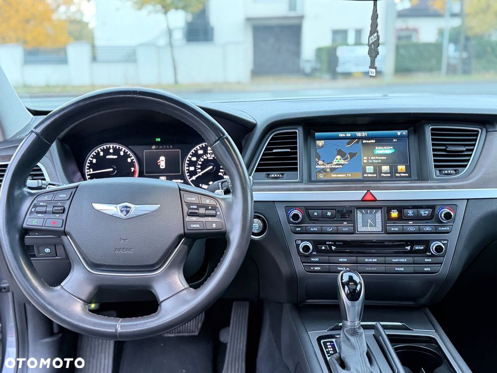 Hyundai Genesis - 12