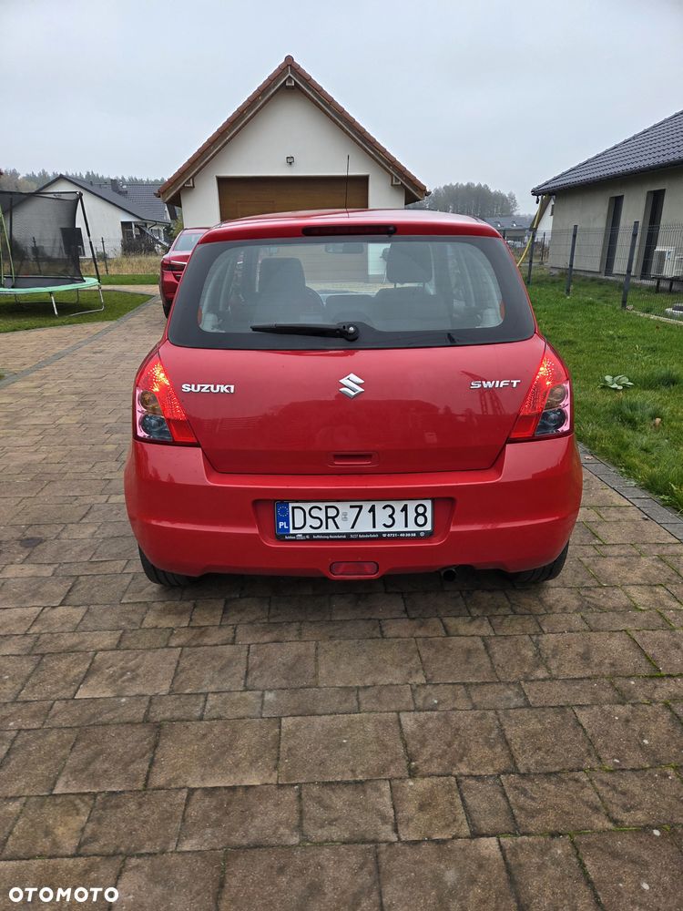 Suzuki Swift 1.3 Club - 3