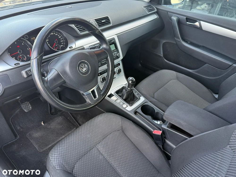 Volkswagen Passat 1.6 TDI Comfortline - 10