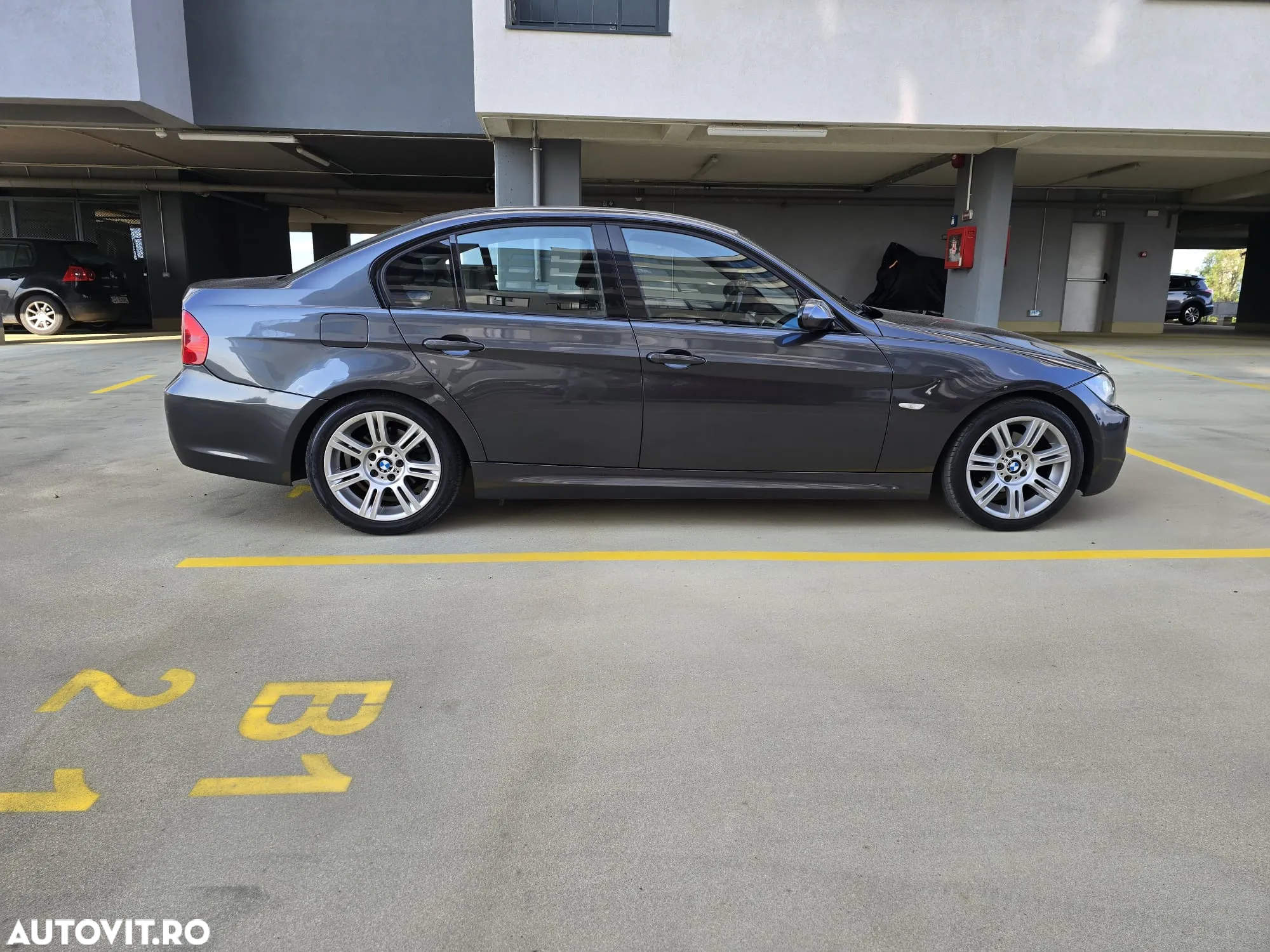 BMW Seria 3 318i Touring - 4