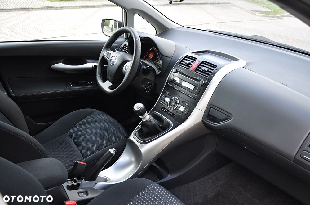 Toyota Auris 1.33 VVT-i Terra Start - 2