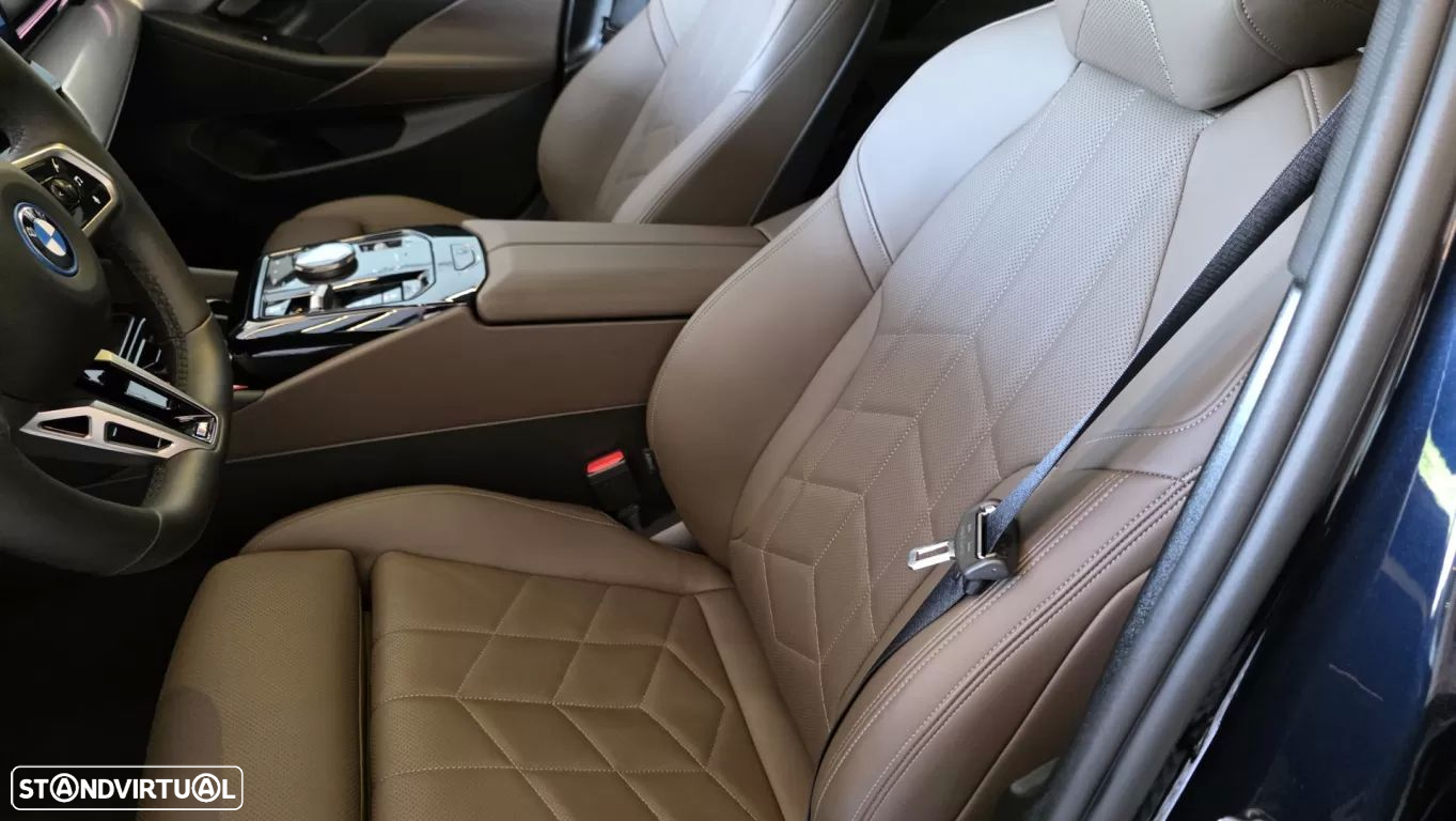 BMW 530 e Pack Desportivo M Pro - 38