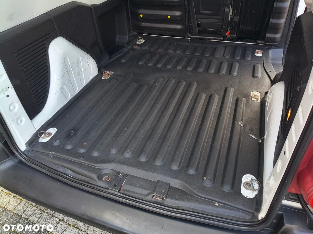 Citroën BERLINGO 1.6 HDI (90KM) 5-BIEGÓW (L1H1) KLIMA WEBASTO STAN IDEALNY 100% BEZWYPADKOWY SERWIS KM NIE MA RDZY - 18