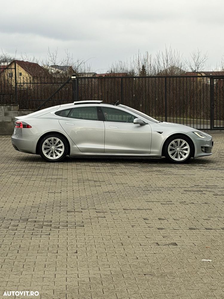 Tesla Model S - 9
