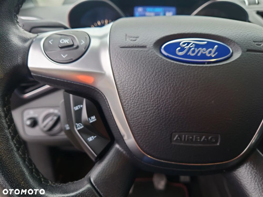 Ford Kuga 2.0 TDCi 2x4 Titanium - 12