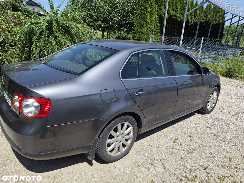 Volkswagen Jetta 2.0 TDI DPF Freestyle - 18