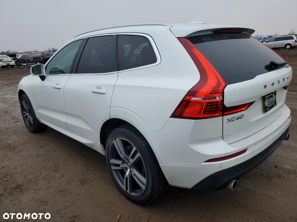 Volvo XC 60 T5 AWD Momentum - 5