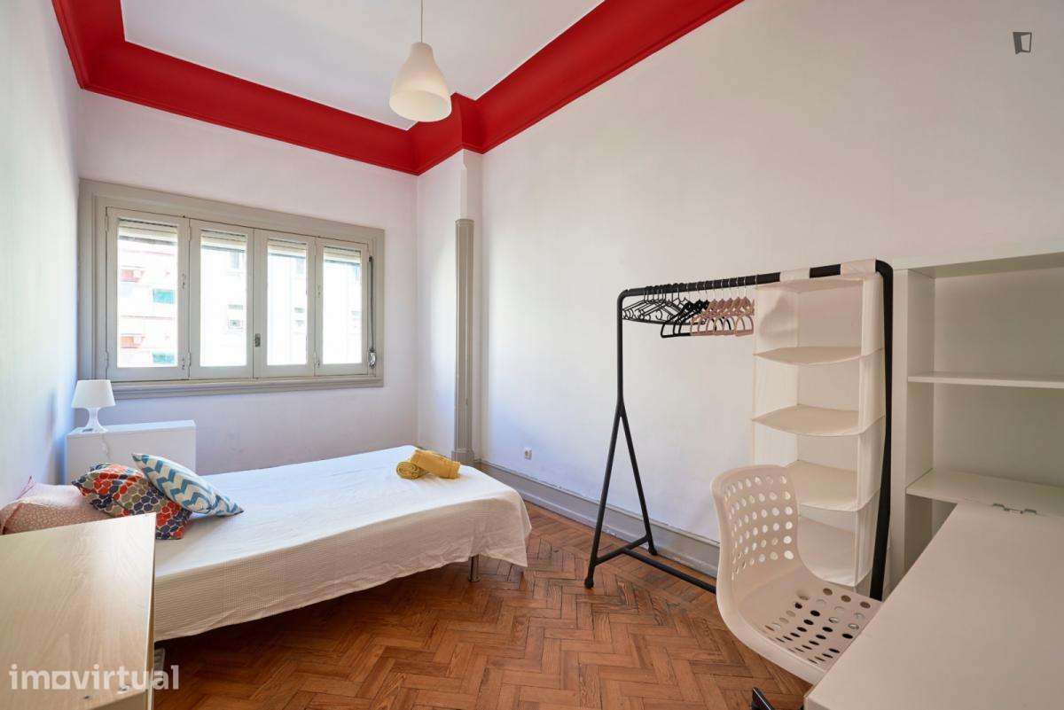 Quarto - localizado em Alameda Lisbon - Grande imagem: 3/23
