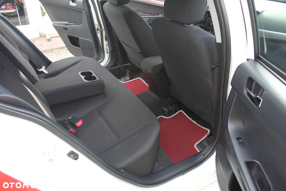 Mitsubishi Lancer - 14