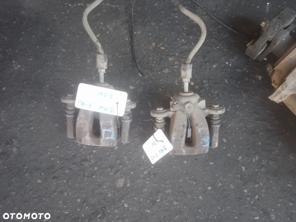 BMW E90 2.0 DIESEL ZACISK TYLNY LEWY LUB PRAWY - 1
