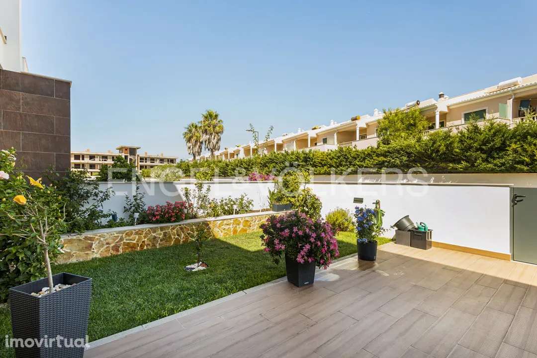 Moderna moradia em banda V3 com piscina privada - Grande imagem: 3/33