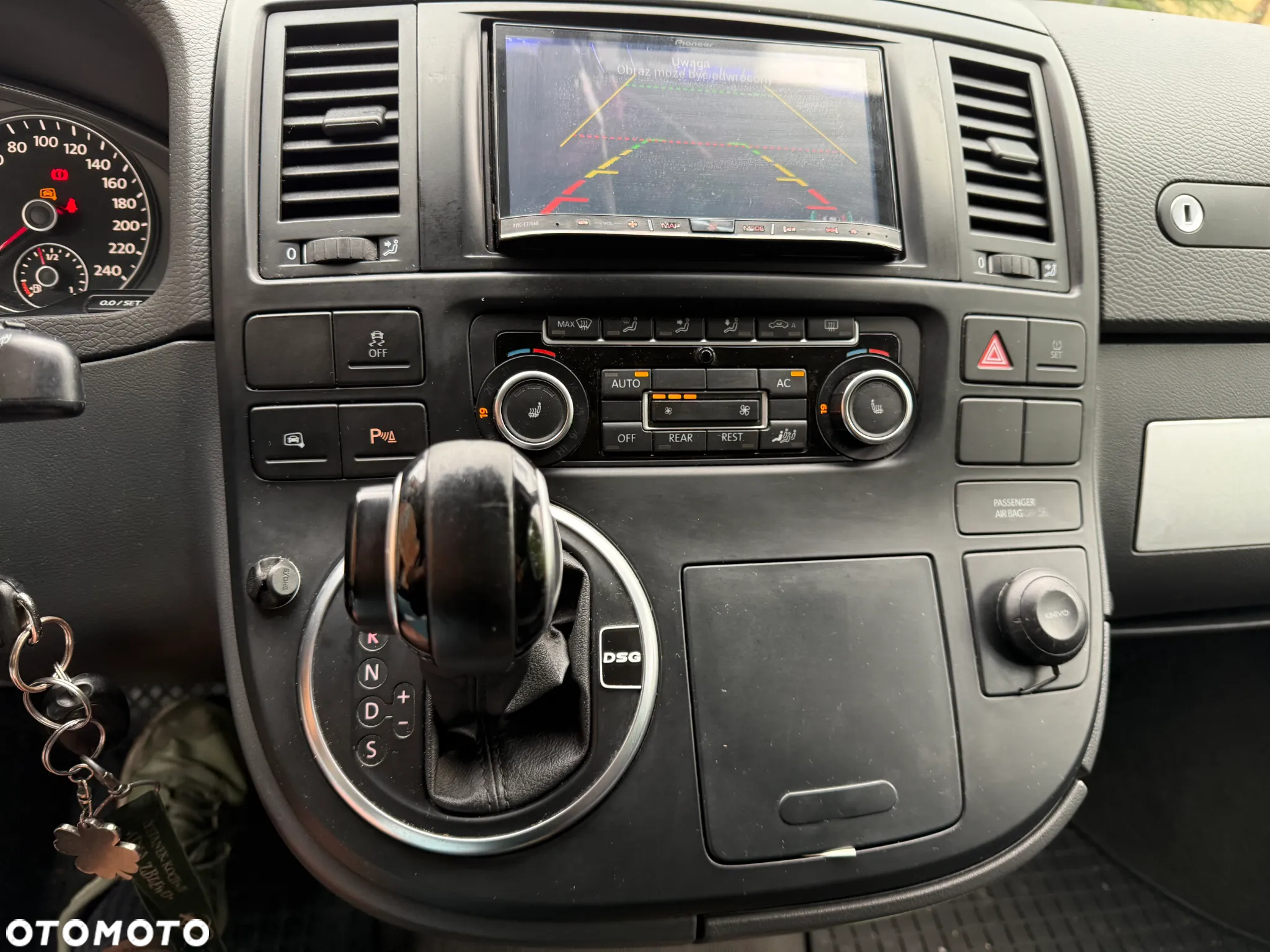 Volkswagen Multivan - 26