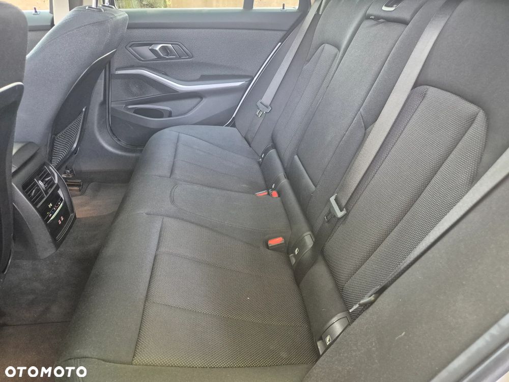 BMW Seria 3 320d xDrive Sport Line Shadow - 12