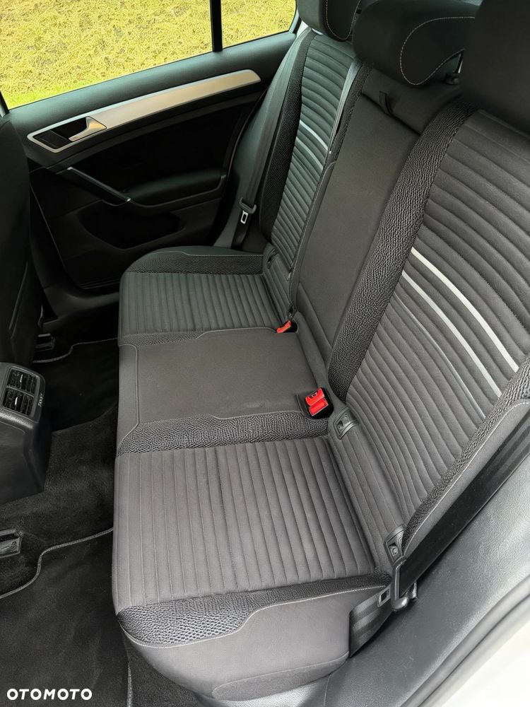 Volkswagen Golf - 32