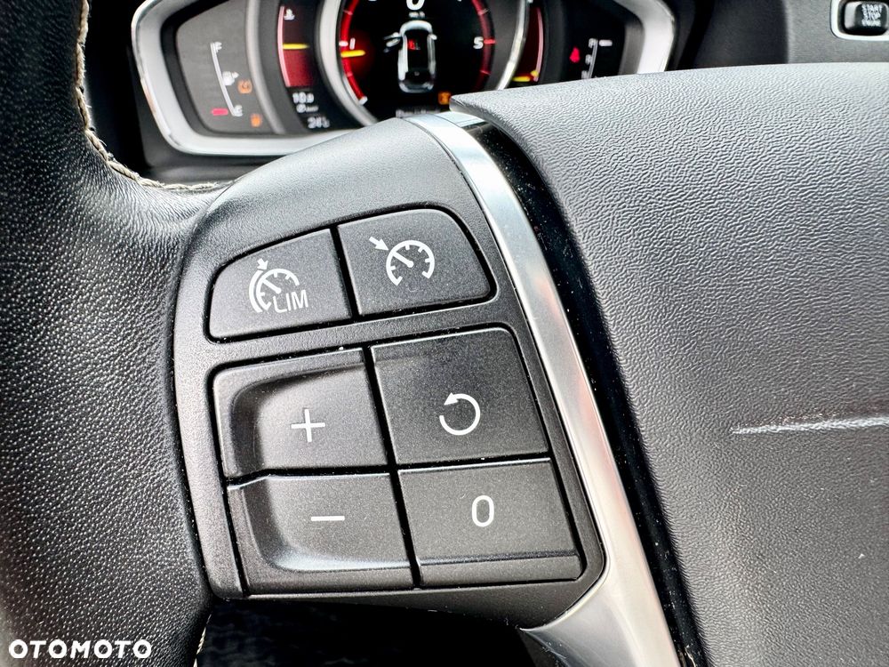 Volvo V60 D4 Geartronic R-Design - 39