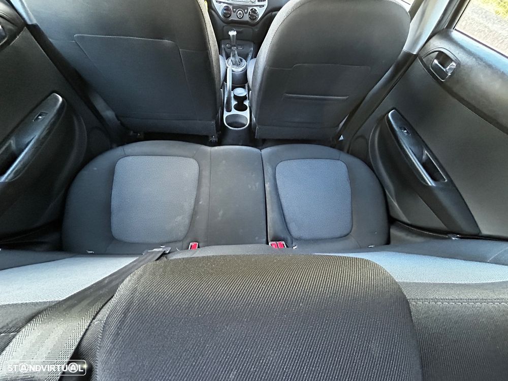 Hyundai i20 1.1 CRDi Urban - 8