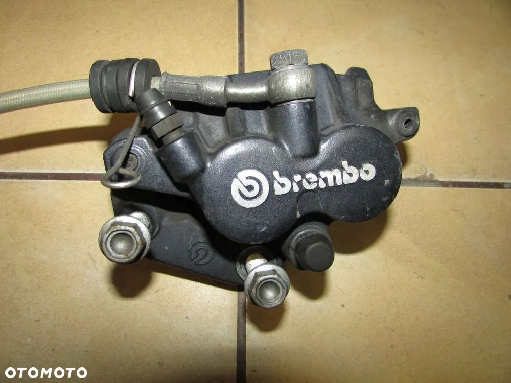 APRILIA PEGASO 650 i.e. 01-04 zacisk hamulcowy przód klocki Brembo - 1