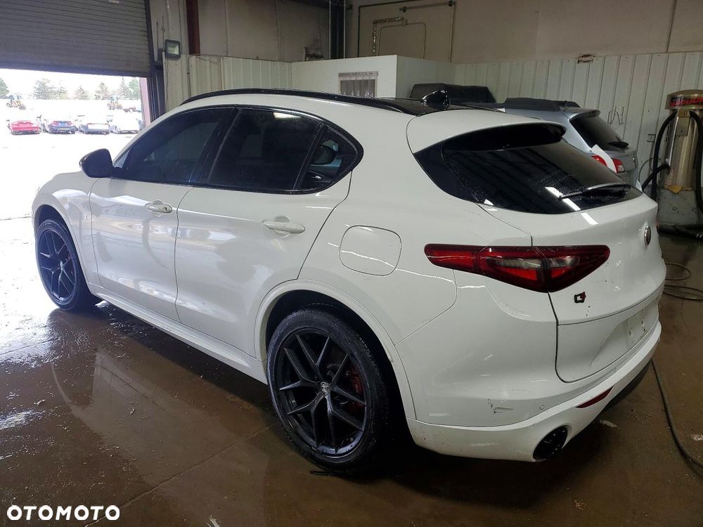 Alfa Romeo Stelvio 2.0 Turbo 16V AT8-Q4 Ti - 6