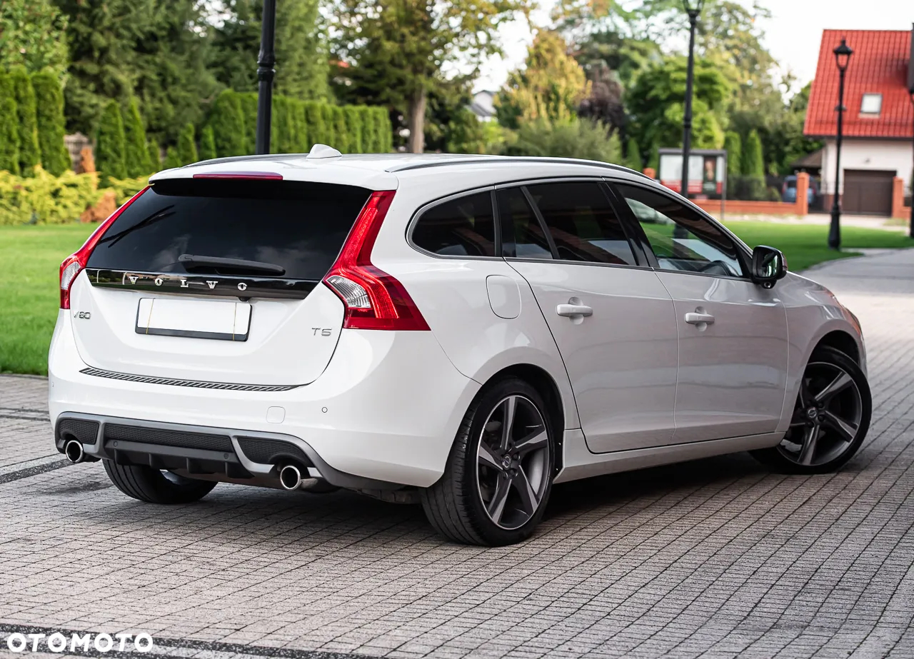 Volvo V60 T5 R-Design - 13