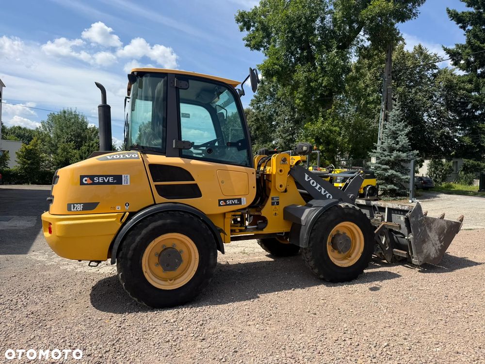 Volvo L 28 F - 17