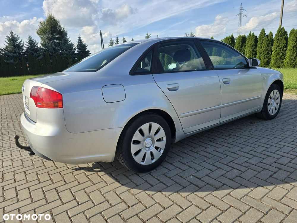 Audi A4 Limousine - 8