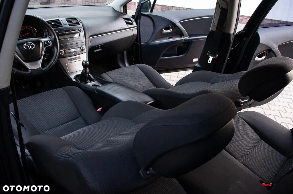 Toyota Avensis 2.2 D-4D X - 23