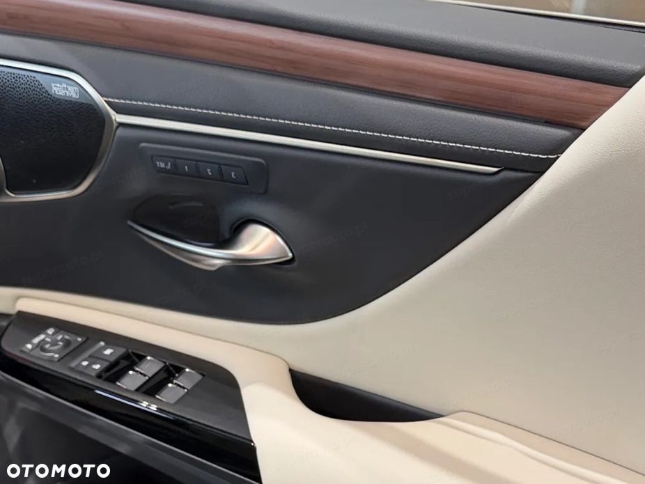 Lexus ES - 8