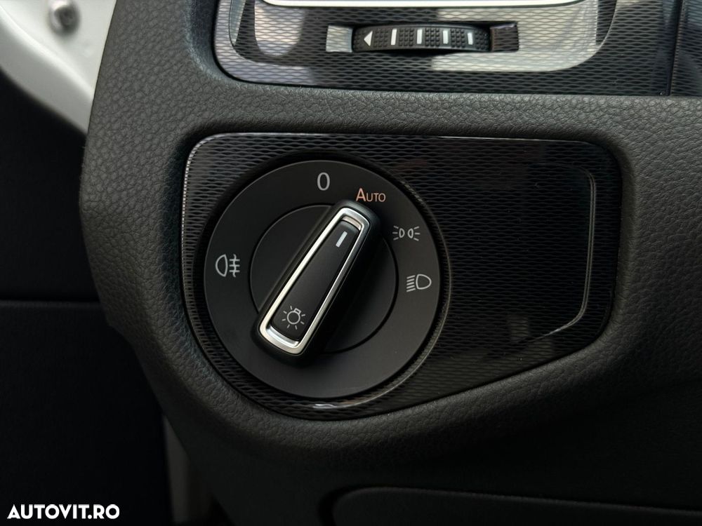 Volkswagen Golf - 28