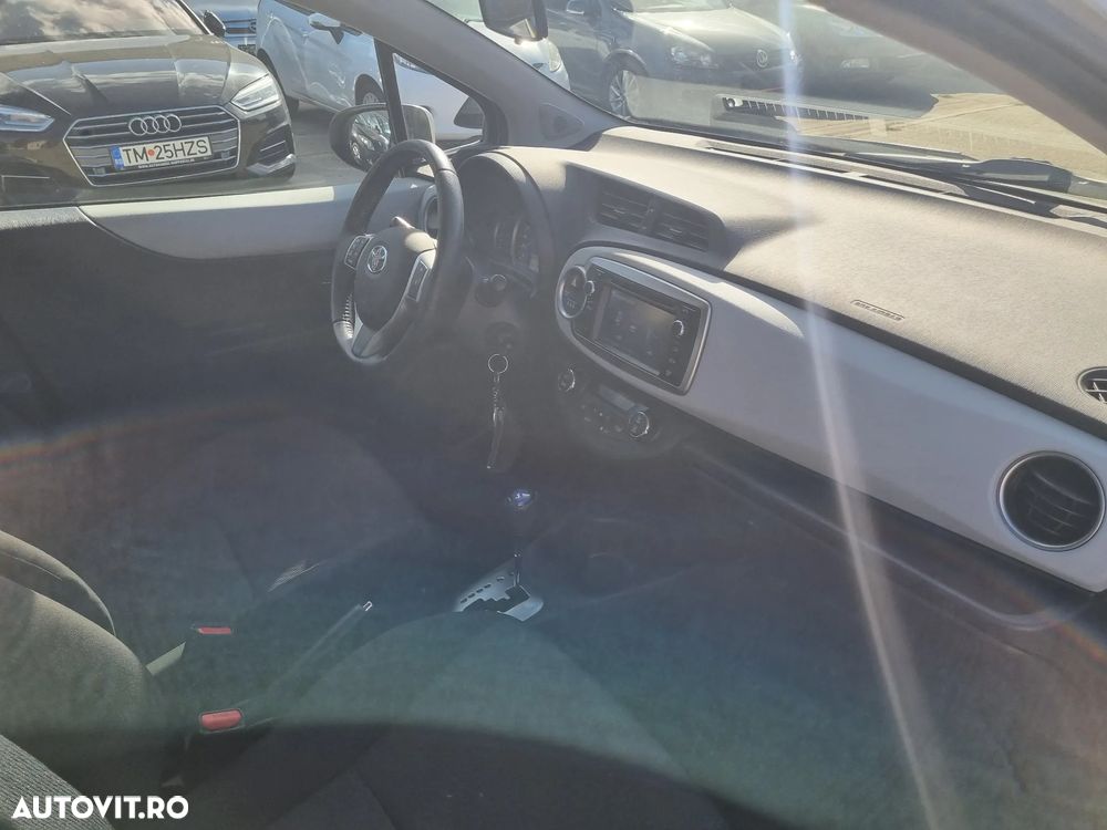 Toyota Yaris 1.5 VVT-i HSD Luna - 13