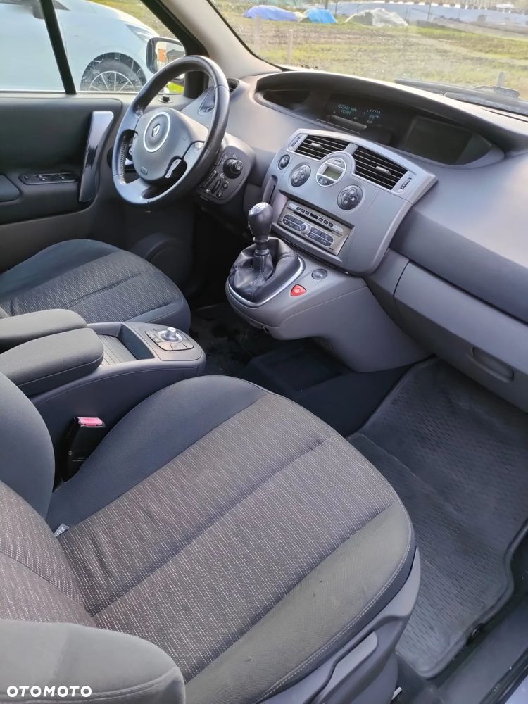 Renault Grand Scenic - 22