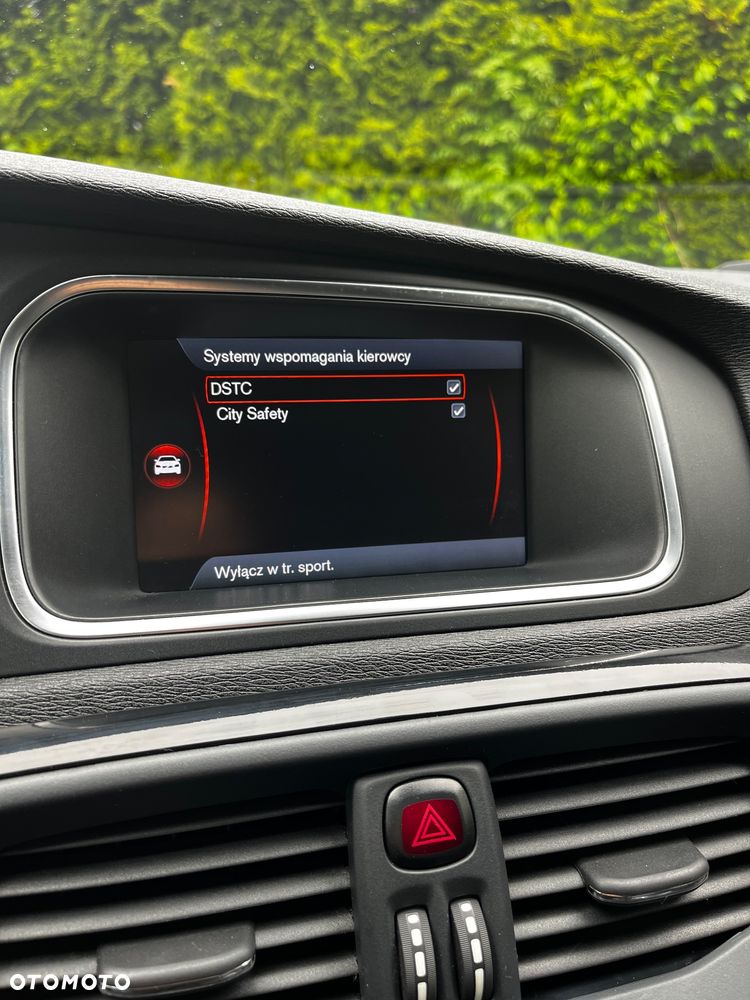 Volvo V40 D2 R Design - 10