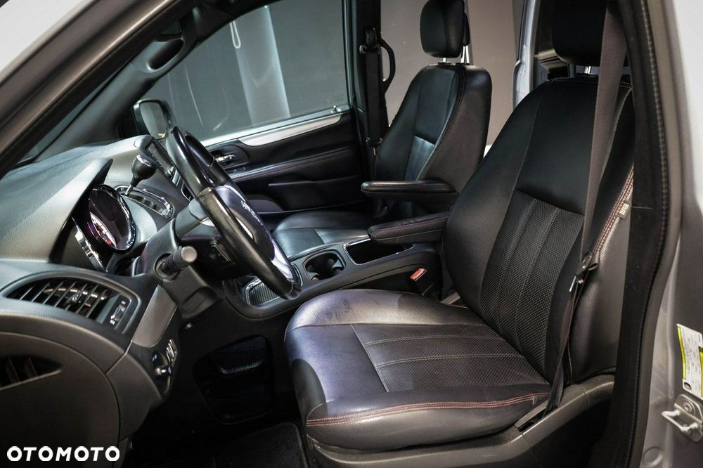 Dodge Grand Caravan - 15