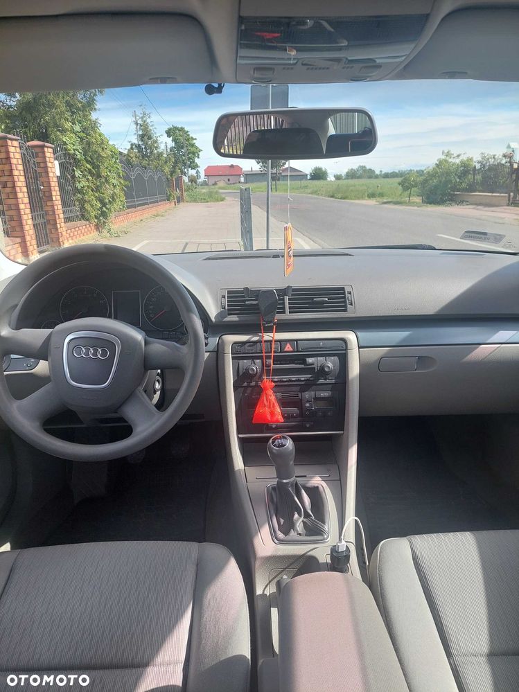 Audi A4 Limousine - 4