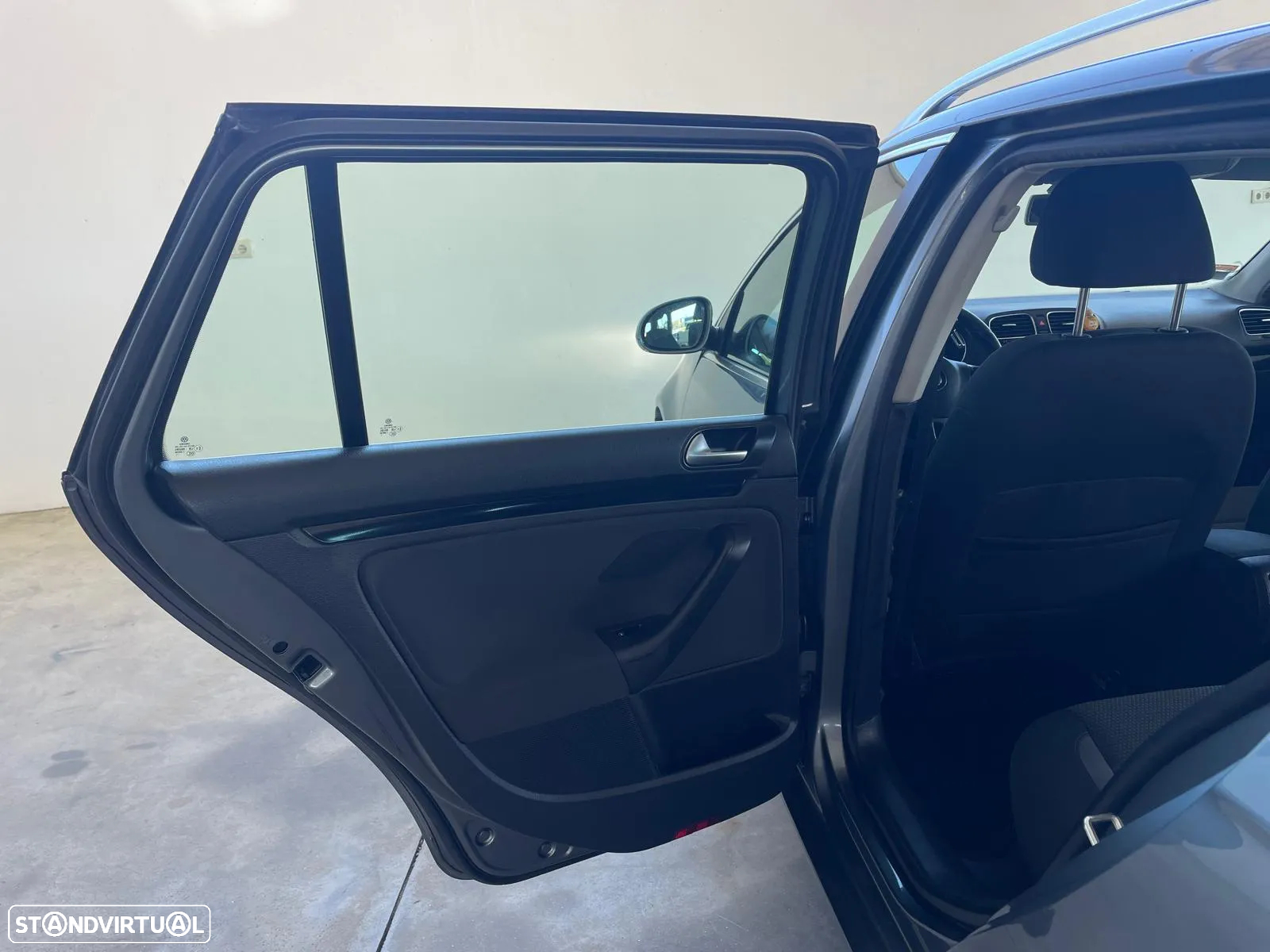 VW Golf Variant 1.6 TDi Confortline - 31
