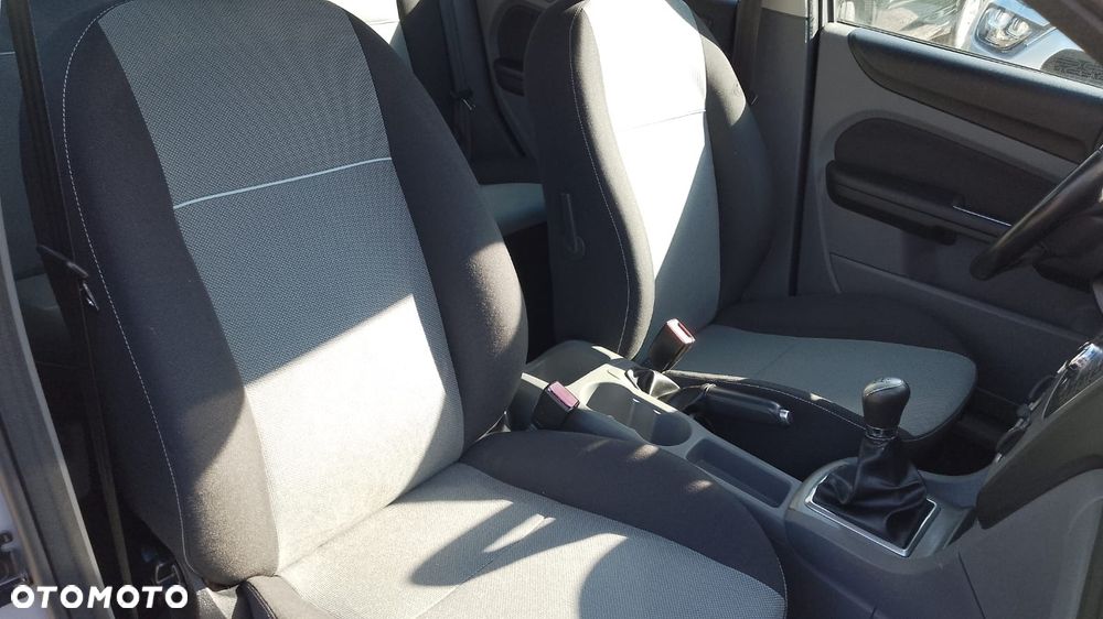 Ford Focus 1.6 Ambiente - 17