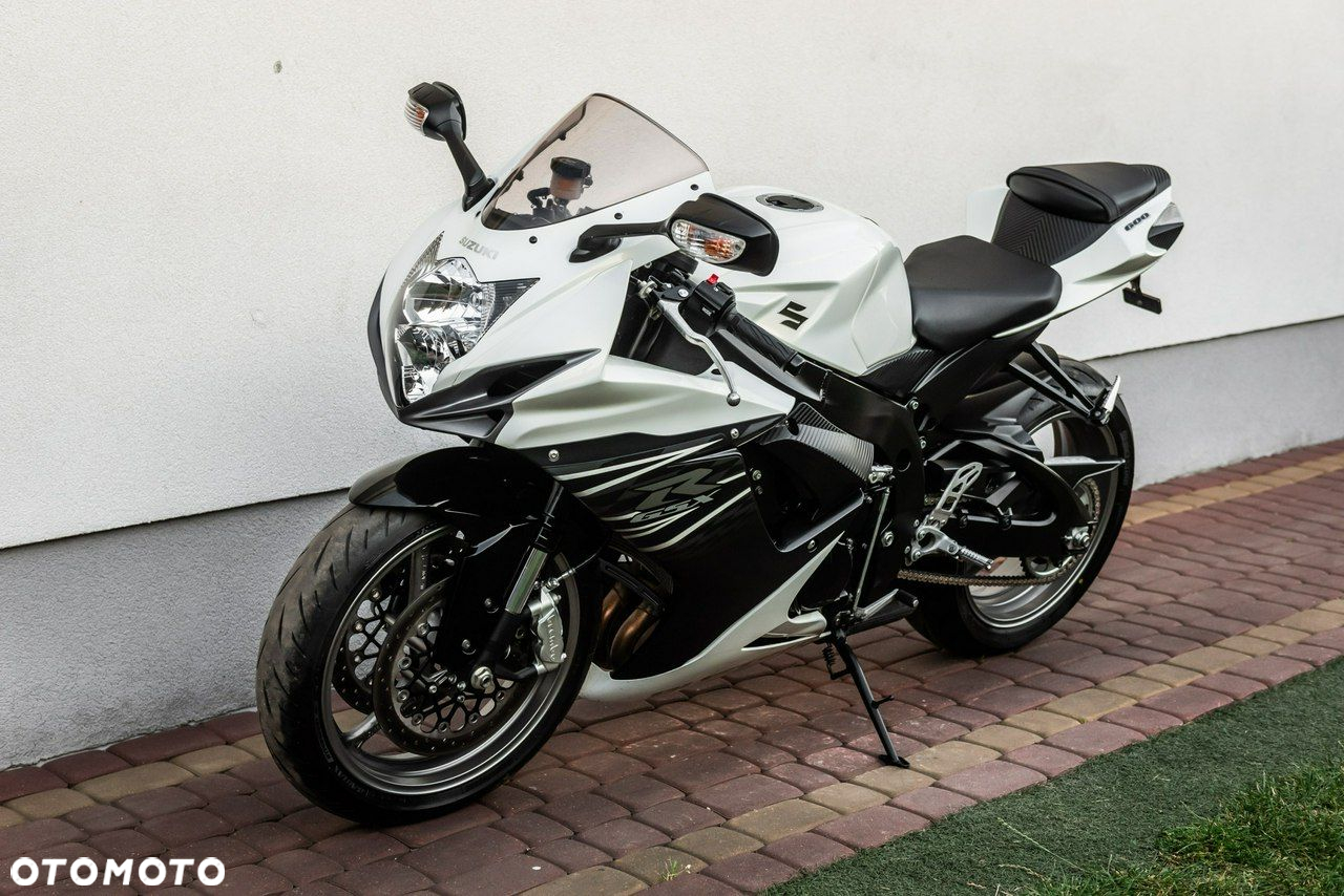 Suzuki GSX-R - 6