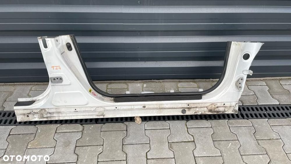 TOYOTA AVENSIS T27 T29 09-18 PRÓG ĆWIARTKA PRAWA