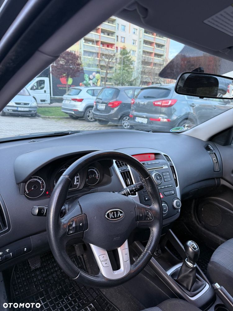 Kia Ceed 1.6 CVVT Dream-Team Edition - 12