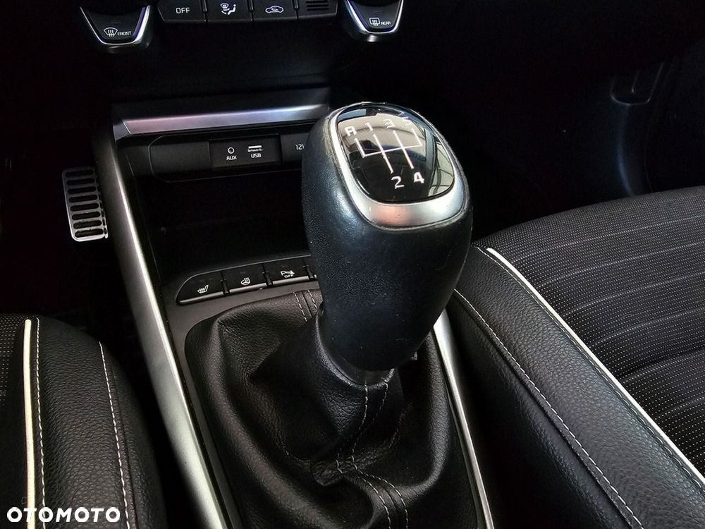 Kia Rio - 26