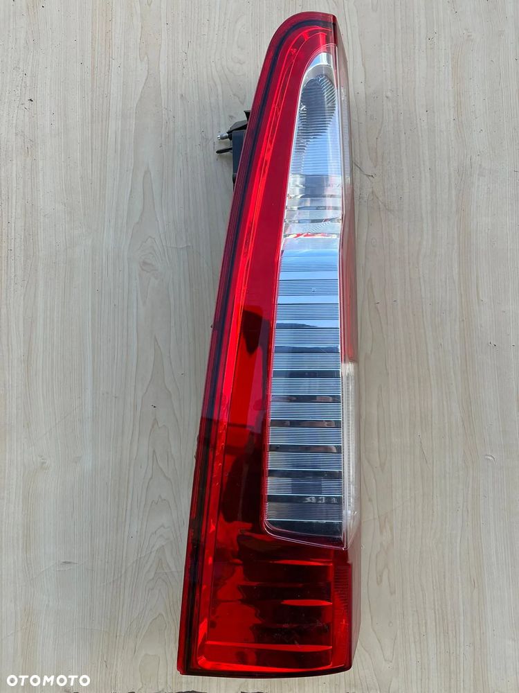 Lampa tylna lewa Hella Renault Master X6 - 2