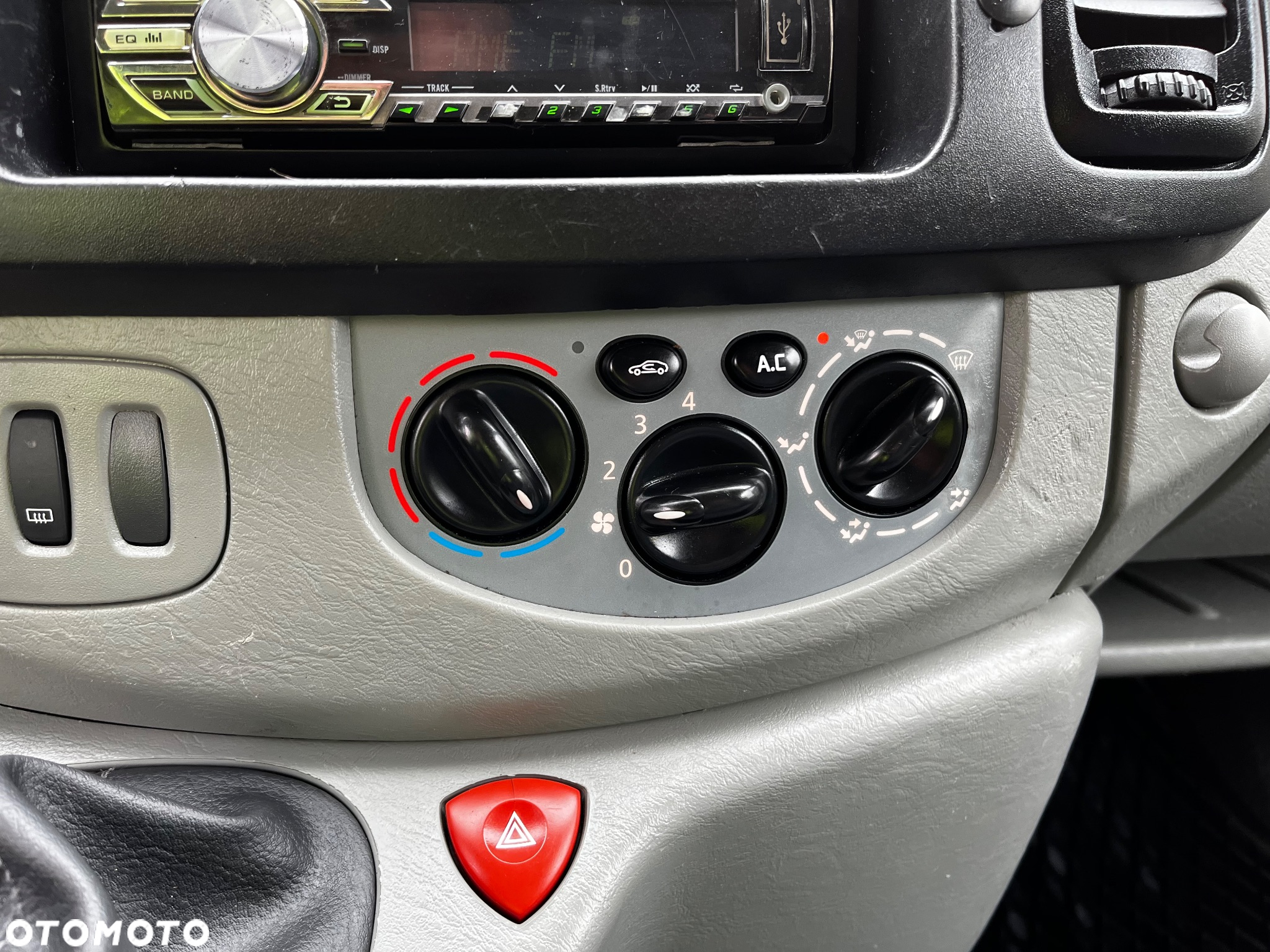 Renault TRAFIC - 12
