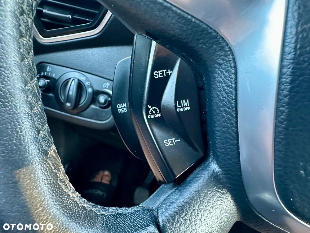 Ford Kuga 2.0 TDCi 2x4 Titanium - 34