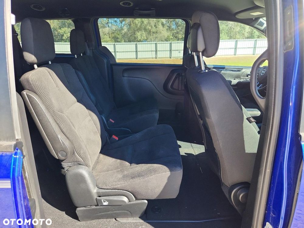 Dodge Grand Caravan - 12
