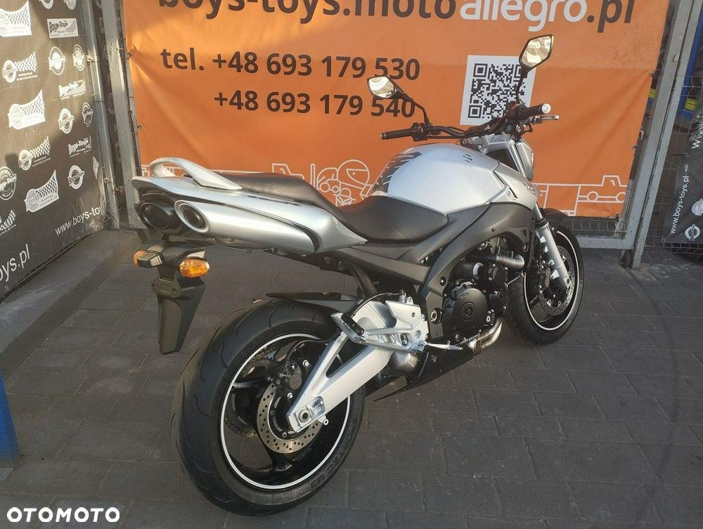 Suzuki GSR - 6